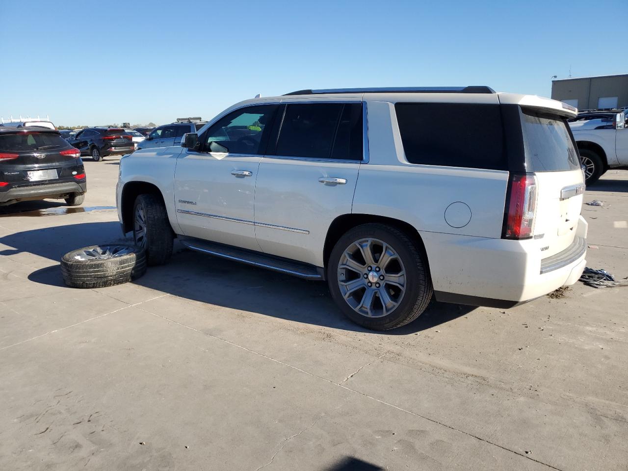 VIN 1GKS2CKJ0FR694773 2015 GMC YUKON no.2