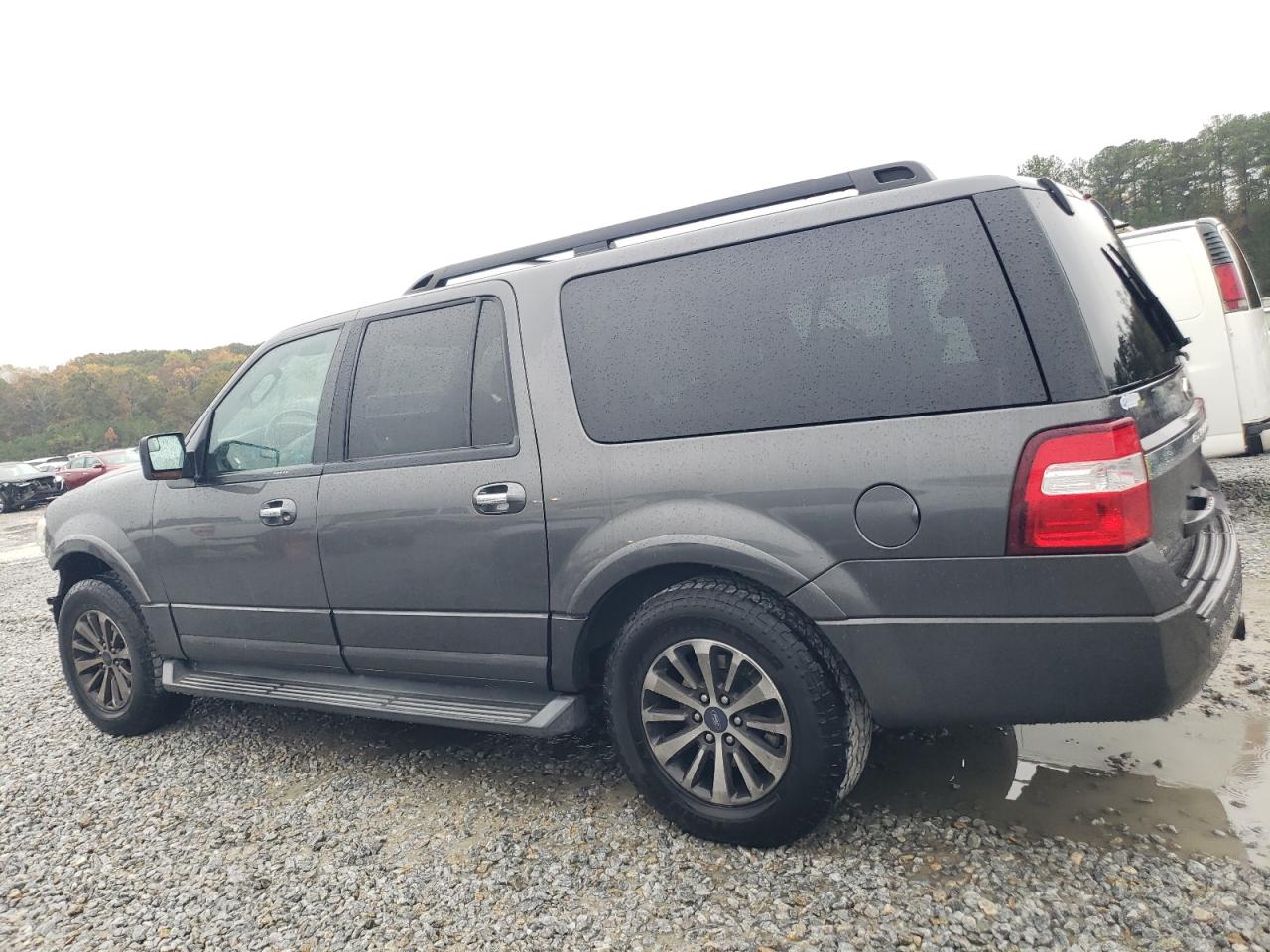 2015 Ford Expedition - Image 2