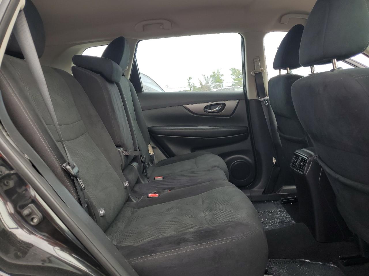 2016 Nissan Rogue - Image 11