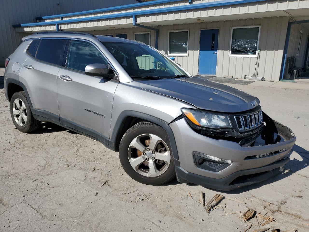 VIN 3C4NJDBB6HT680462 2017 JEEP COMPASS no.4