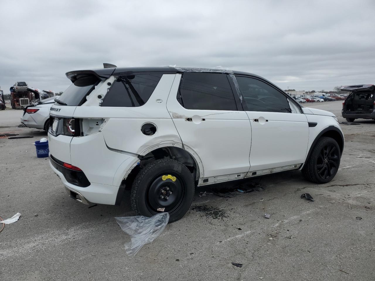 2017 Land Rover Discovery - Image 3