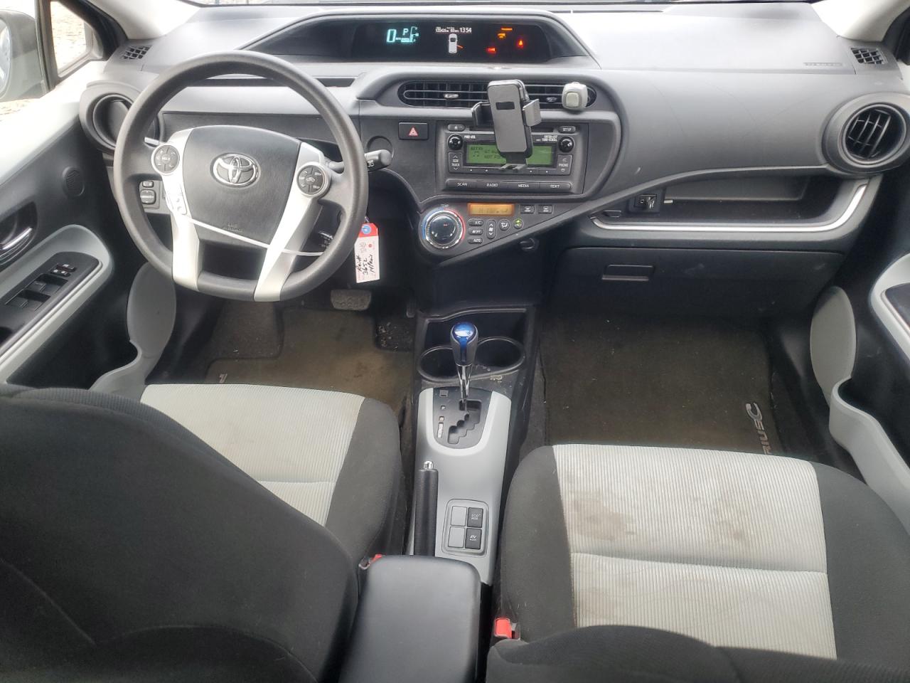 2014 Toyota Prius - Image 8