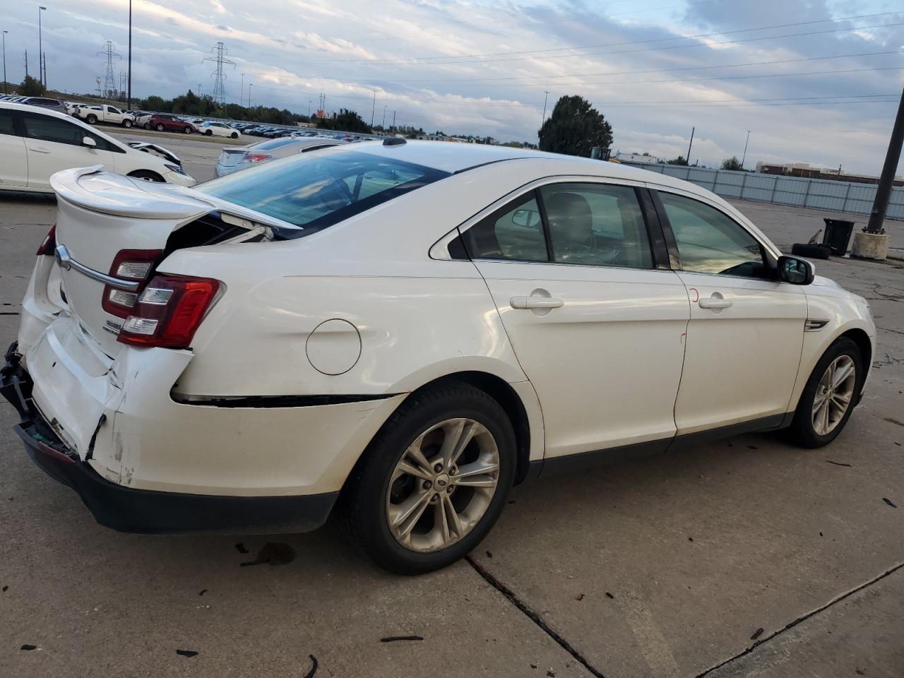 2014 Ford Taurus - Image 3