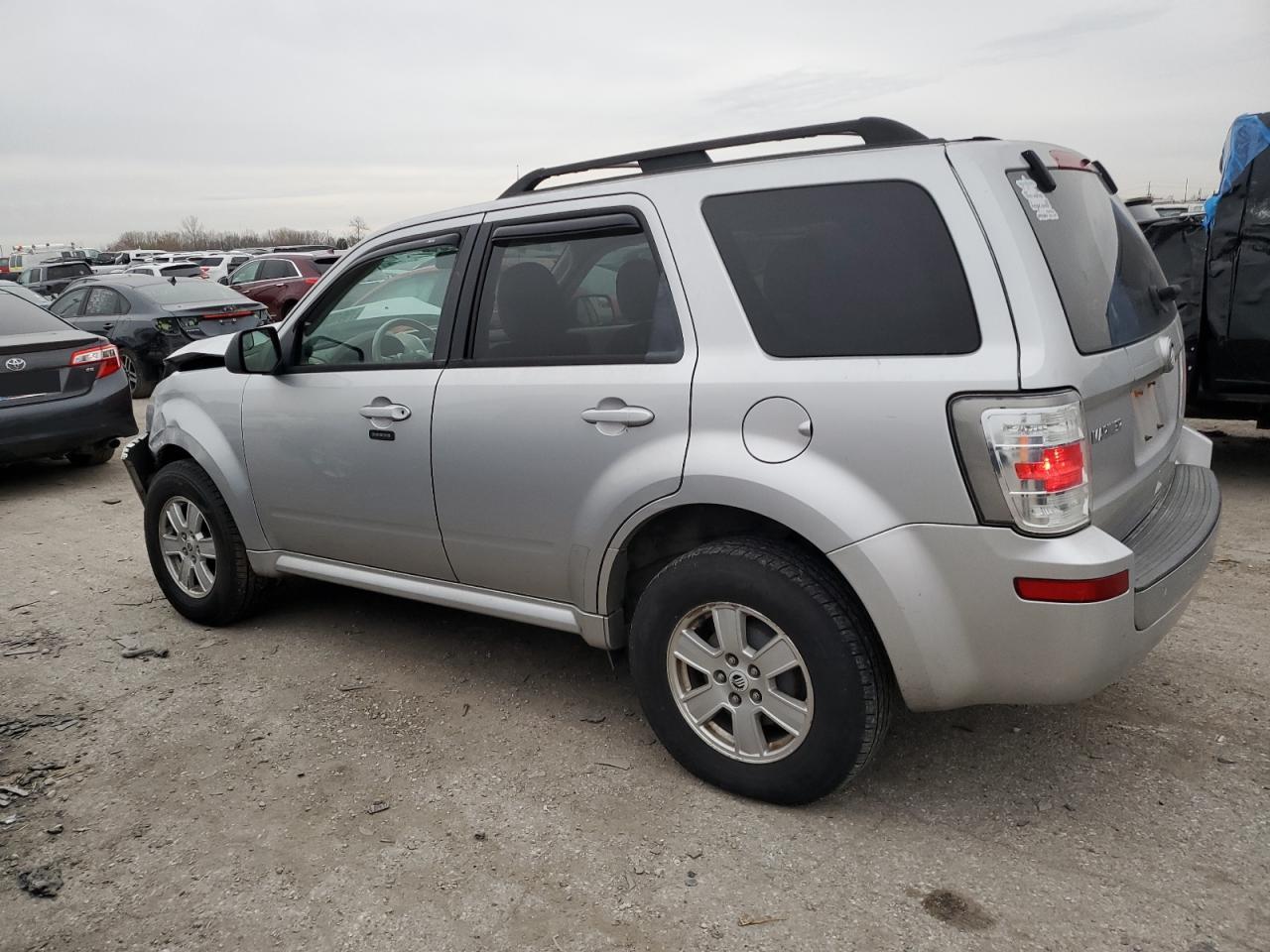 2010 Mercury Mariner - Image 2