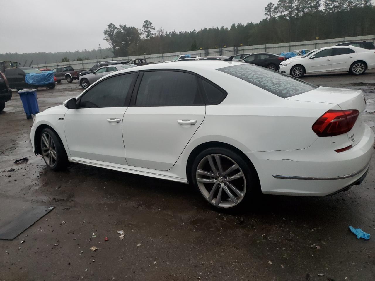 2018 Volkswagen Passat - Image 2