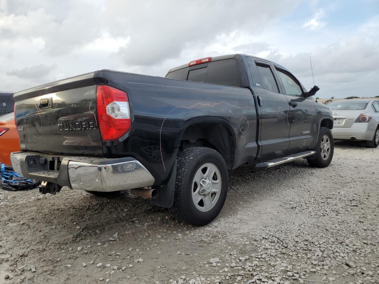 VIN 5TFUM5F18JX075735 2018 TOYOTA TUNDRA no.3