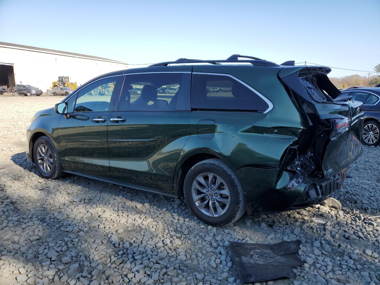 2022 Toyota Sienna - Image 2
