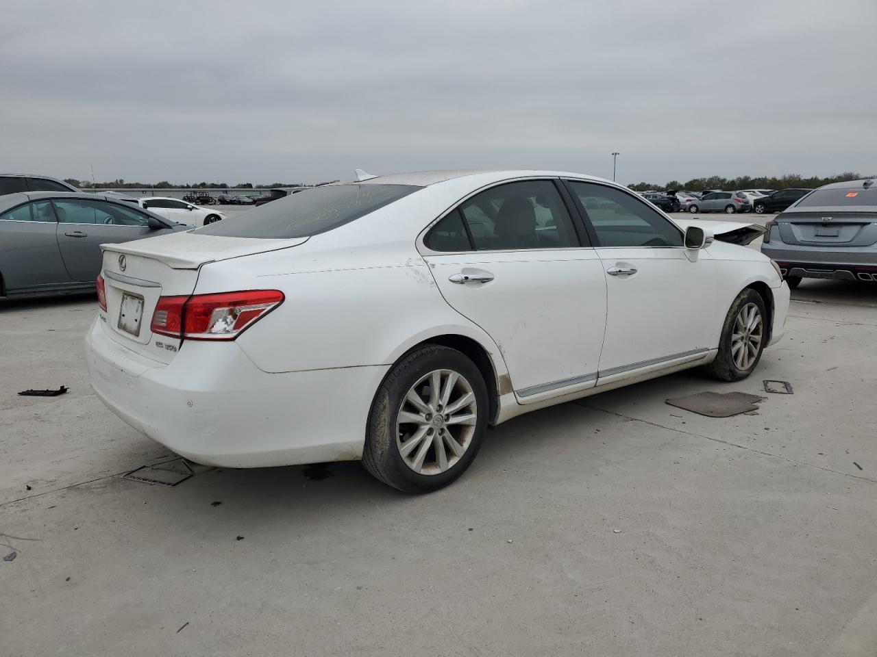 2010 Lexus ES - Image 3