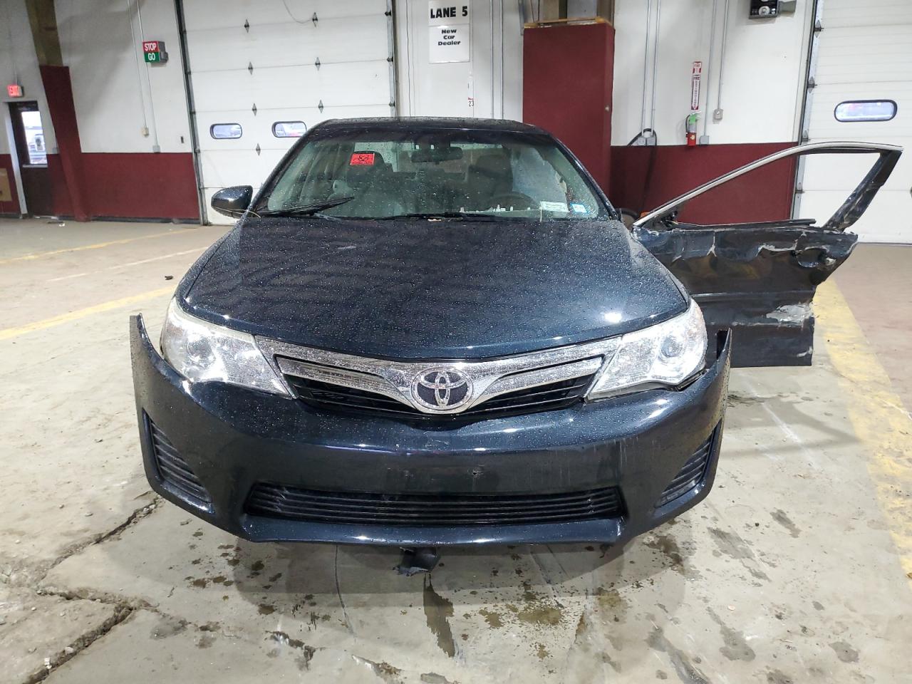 2014 Toyota Camry - Image 5