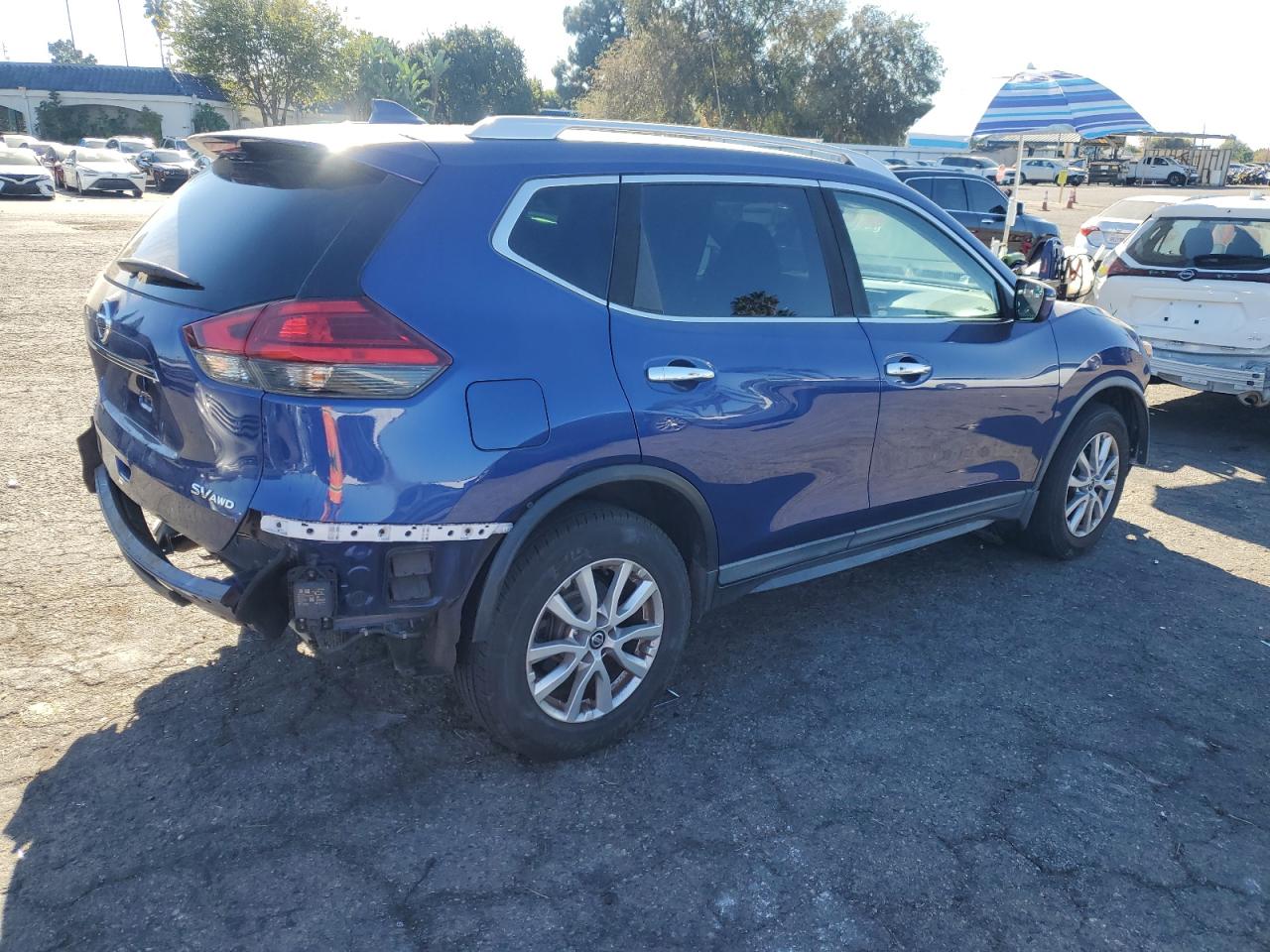 2017 Nissan Rogue - Image 3