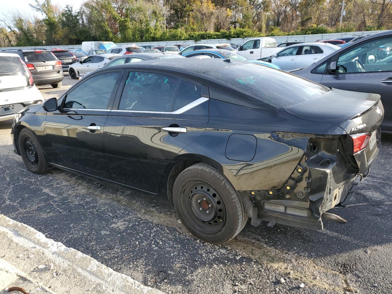 2019 Nissan Altima - Image 2
