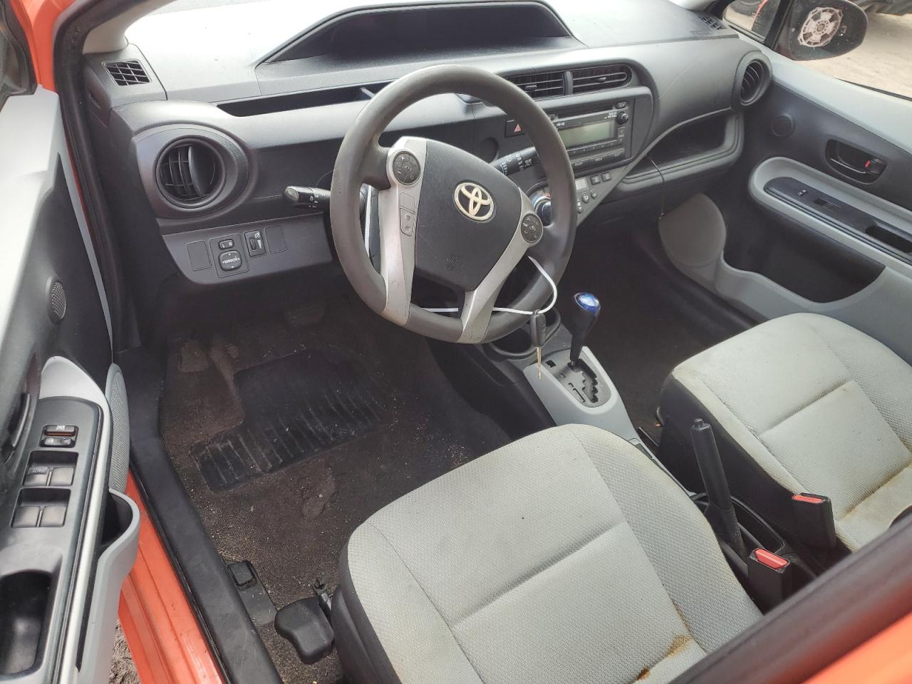 2014 Toyota Prius - Image 8