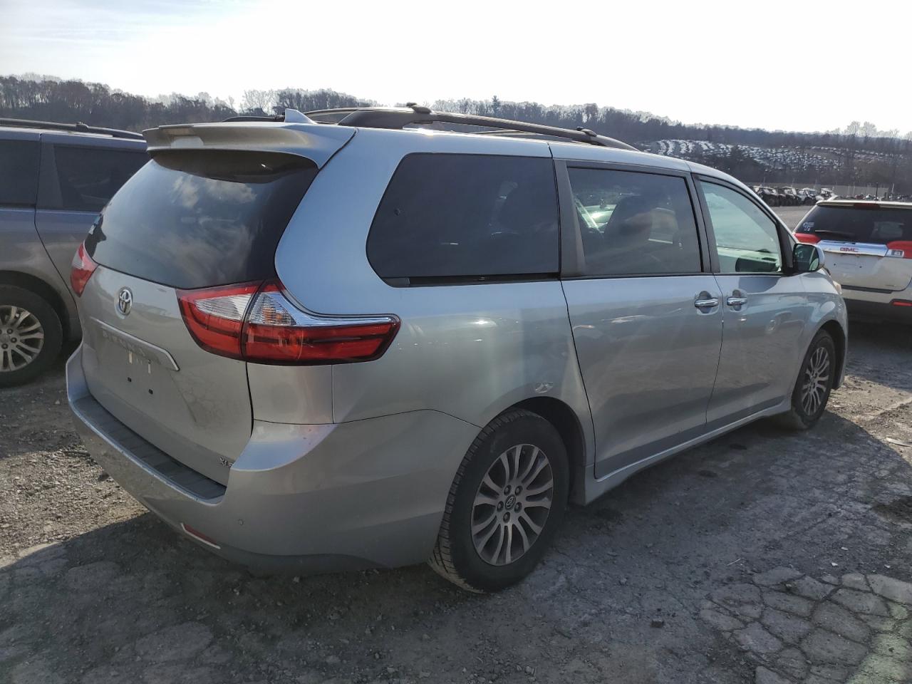 2019 Toyota Sienna - Image 3