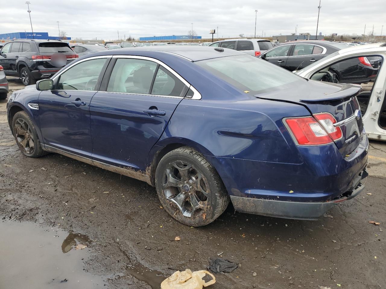 2011 Ford Taurus - Image 2