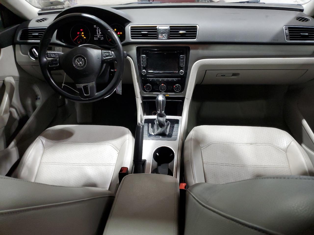 2014 Volkswagen Passat - Image 8