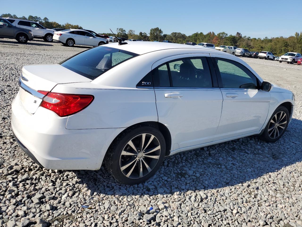 2013 Chrysler 200 - Image 3