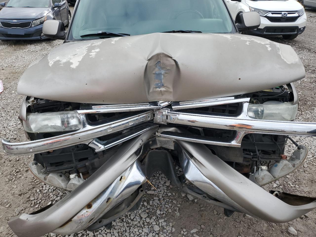 2003 Chevrolet Suburban - Image 13