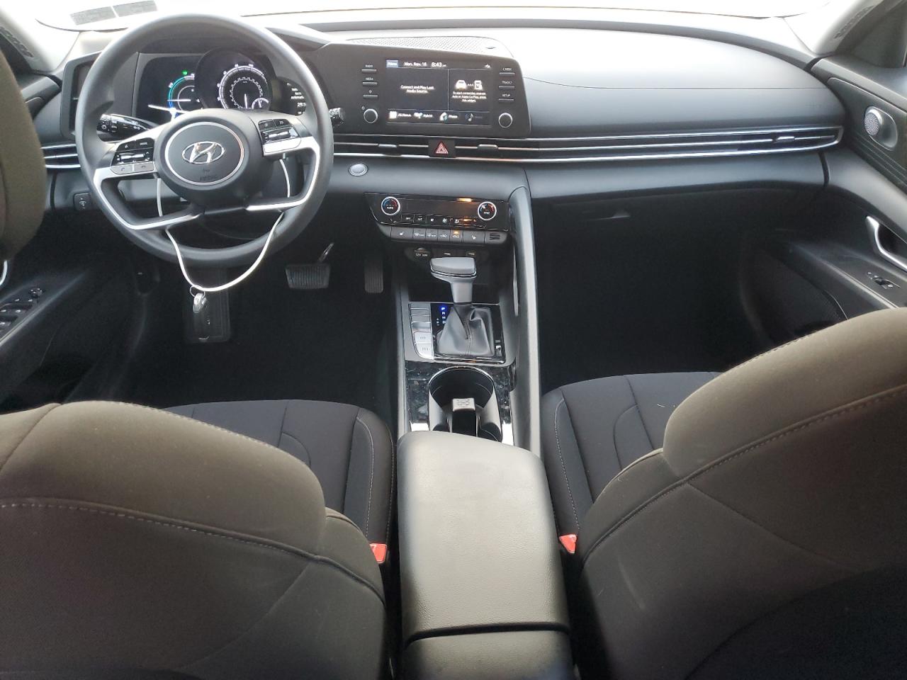 2023 Hyundai Elantra - Image 8