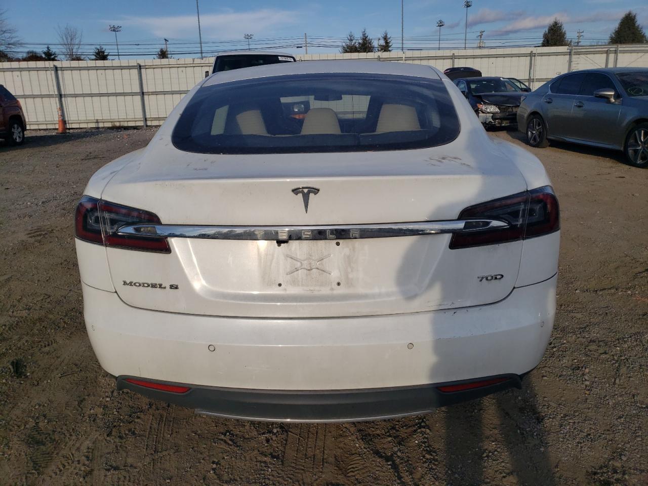 2015 Tesla Model S VIN: 5YJSA1E27FF114044 Lot: 79482854