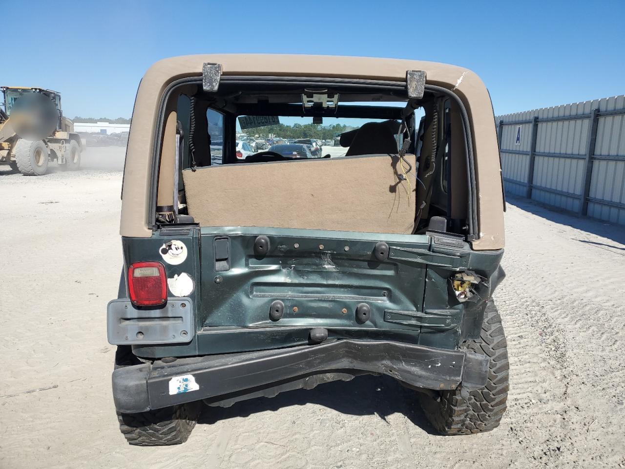 2002 Jeep Wrangler / Tj Sahara VIN: 1J4FA59S02P761365 Lot: 81899144