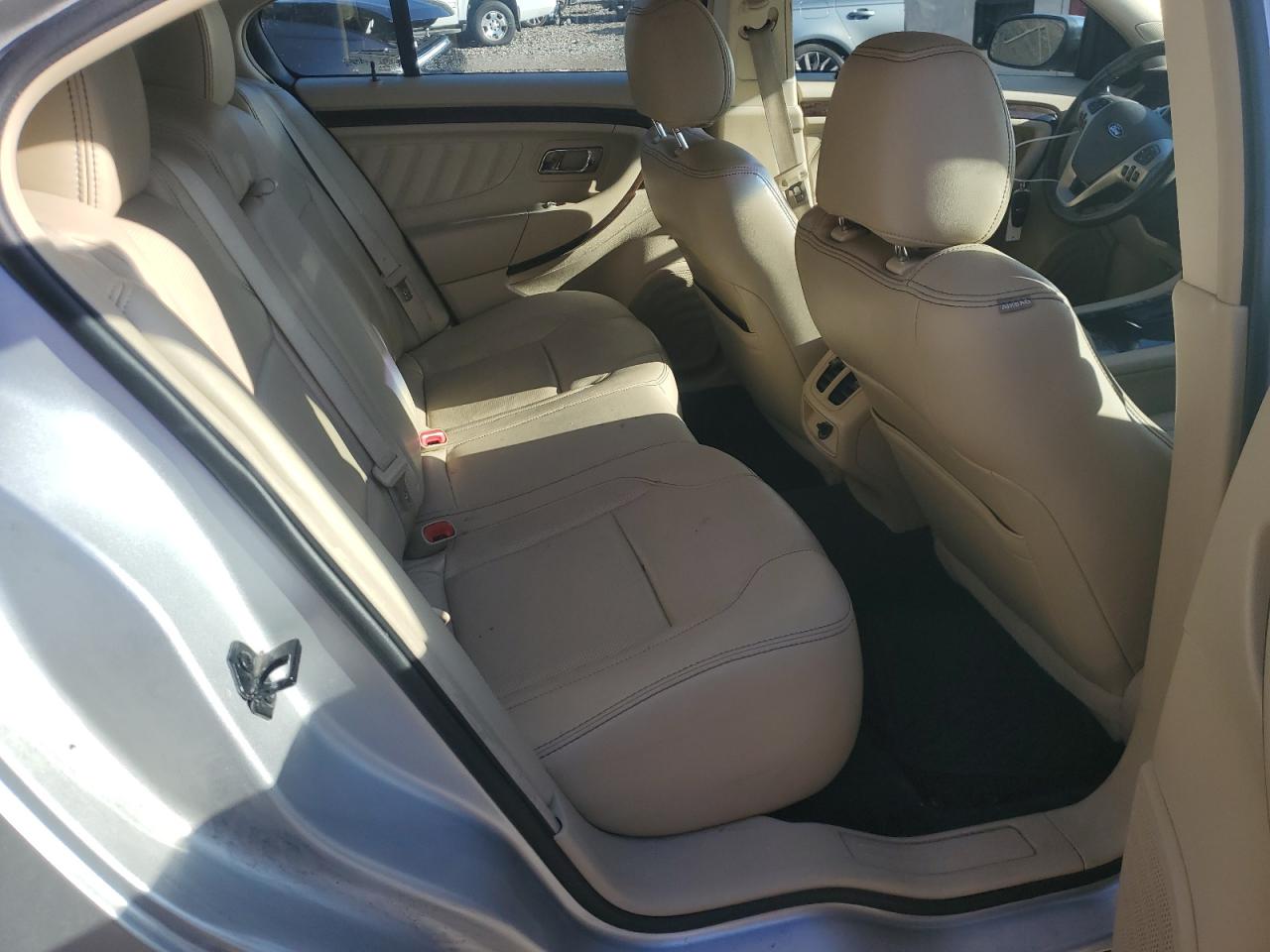 2013 Ford Taurus - Image 10