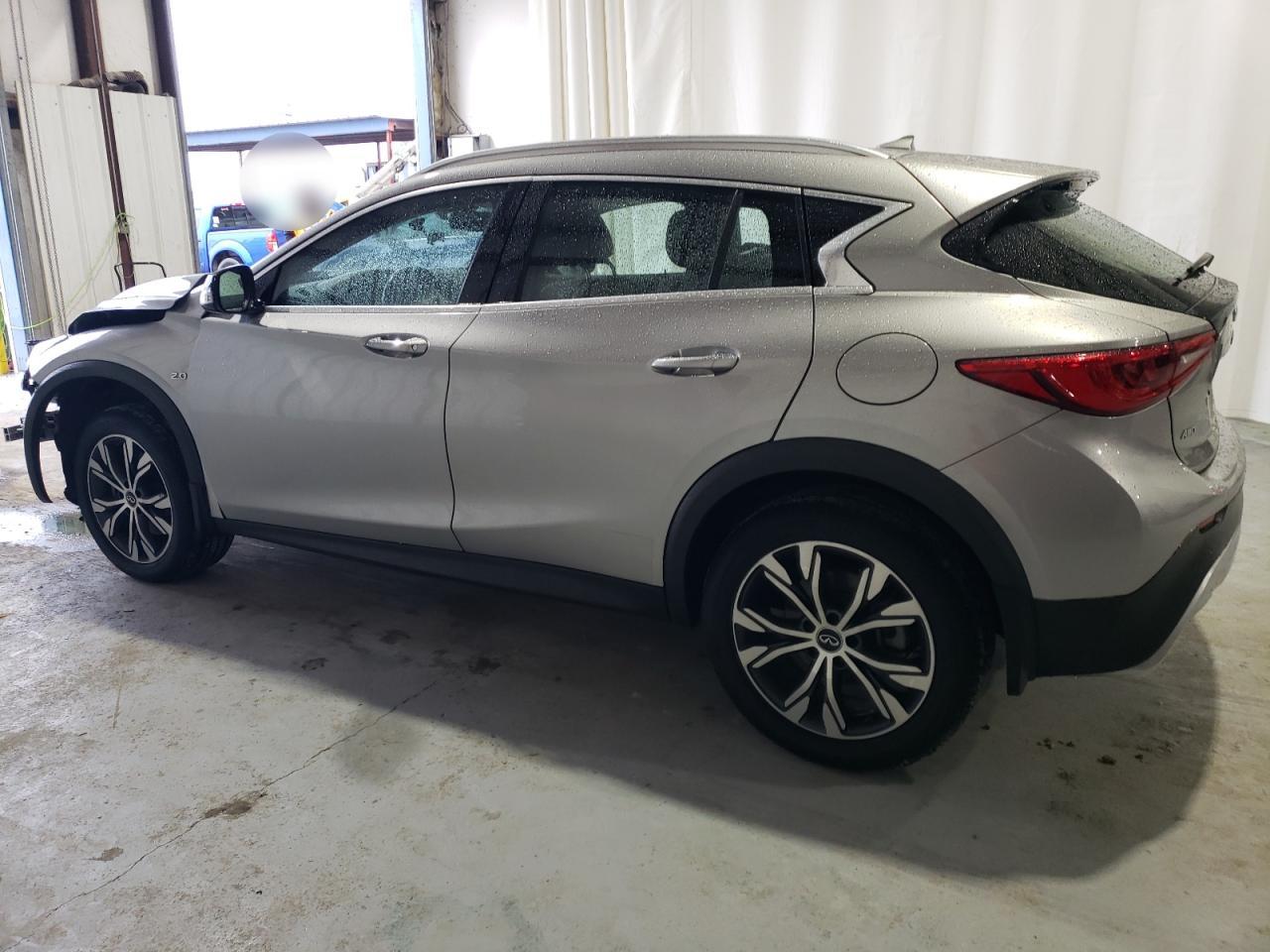 VIN SJKCH5CR6HA018874 2017 INFINITI QX30 no.2