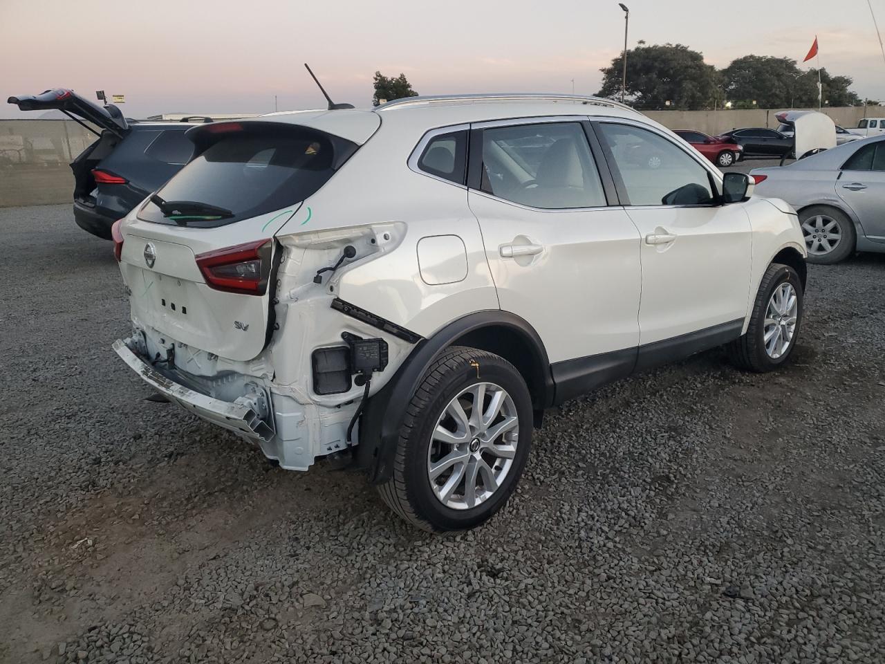 2020 Nissan Rogue - Image 3