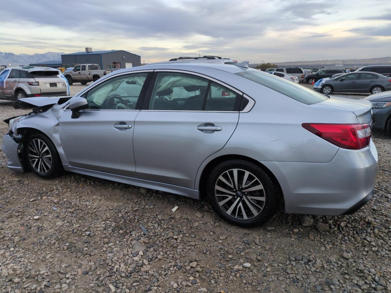 VIN 4S3BNAD61J3024080 2018 SUBARU LEGACY no.2