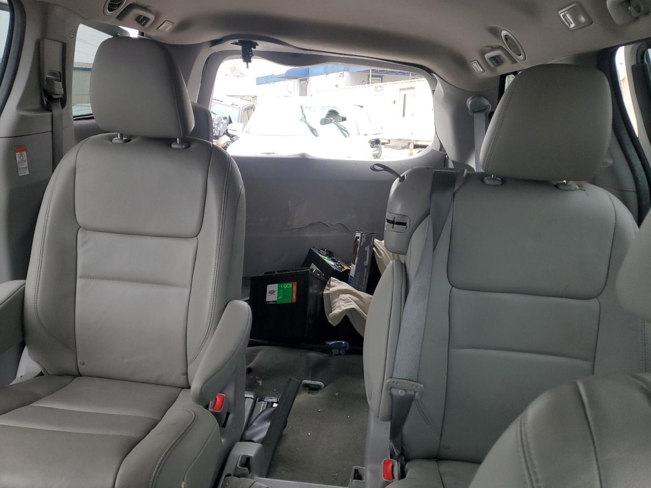 2015 Toyota Sienna - Image 10