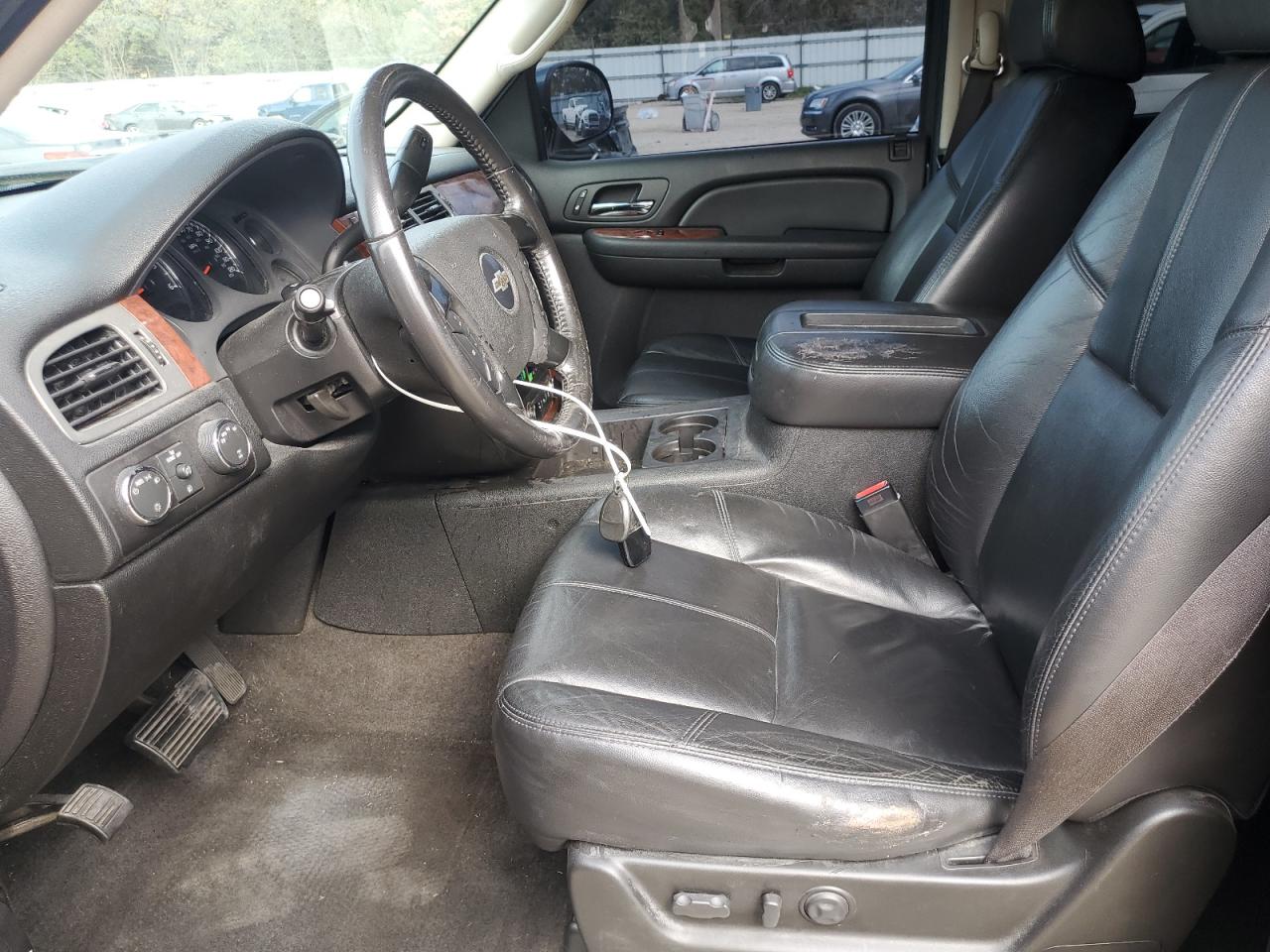 2008 Chevrolet Suburban - Image 7