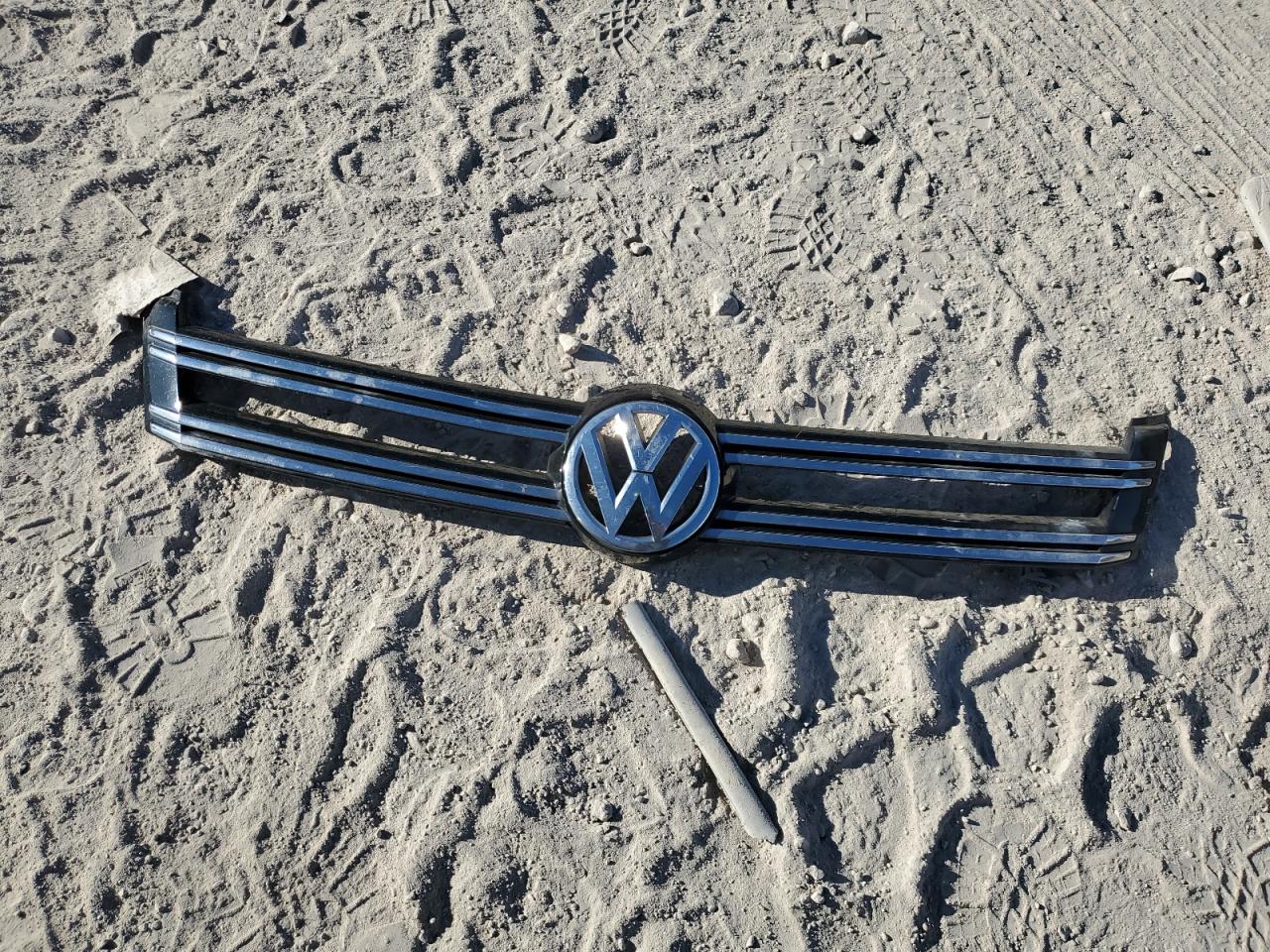 2017 Volkswagen Tiguan - Image 12