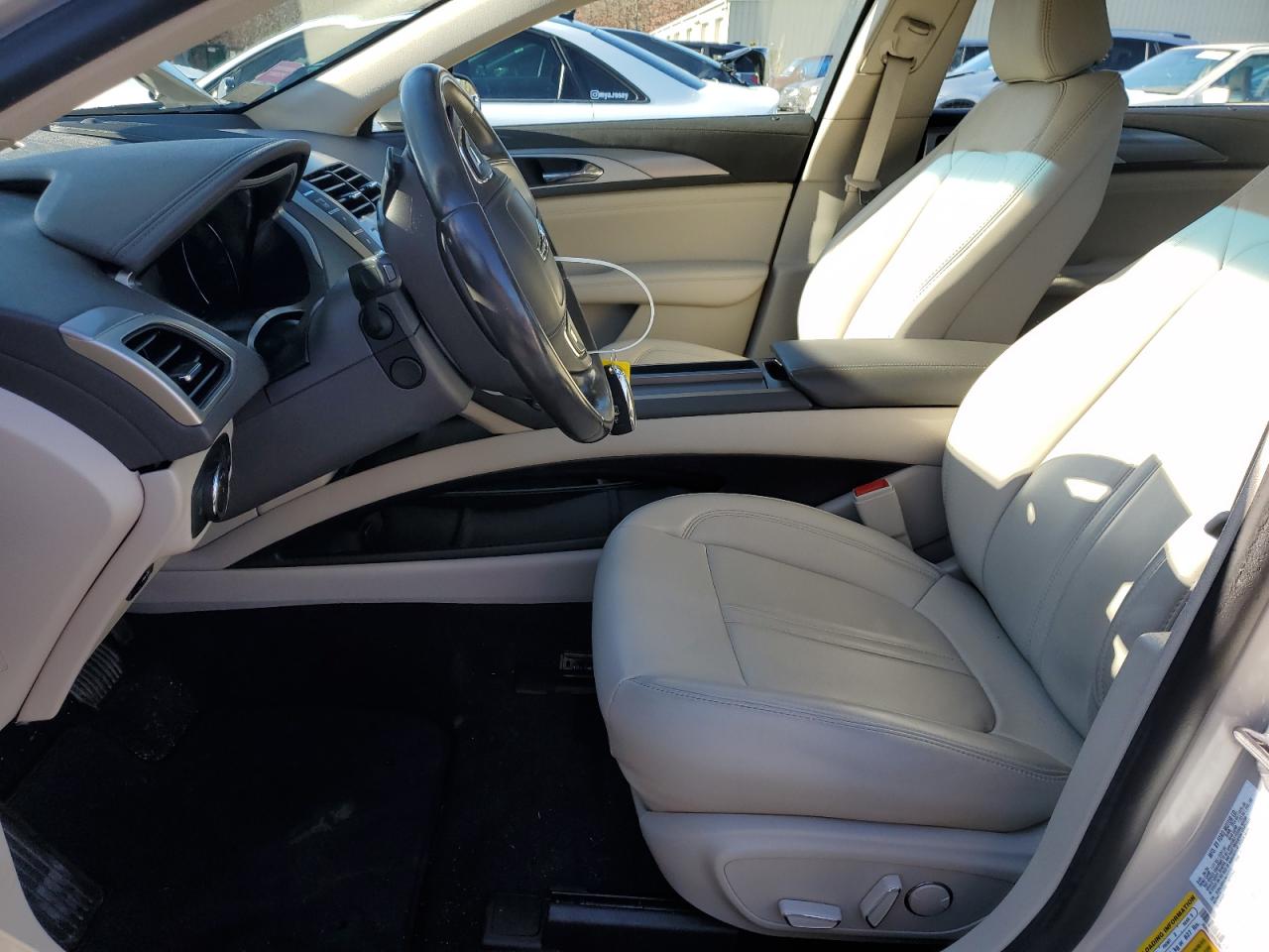 2020 Lincoln MKZ - Image 7