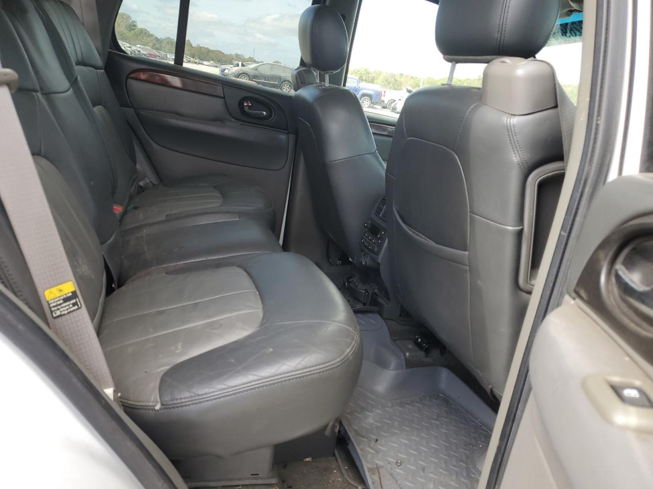 2003 GMC Envoy - Image 10