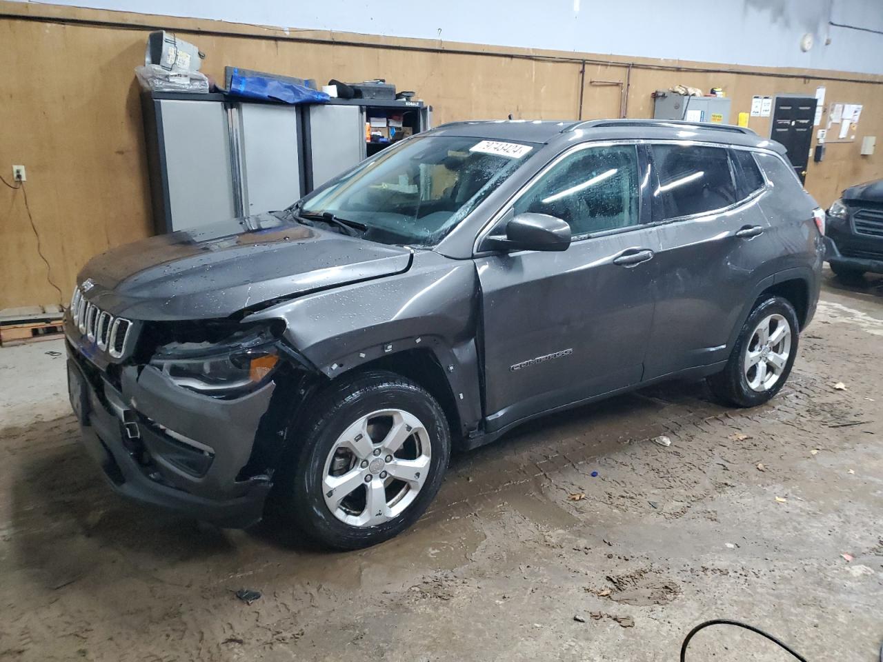 VIN 3C4NJDBB2JT393495 2018 JEEP COMPASS no.1