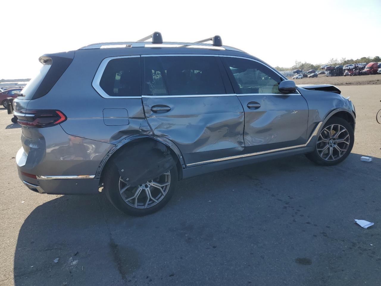 2023 BMW X7 - Image 3