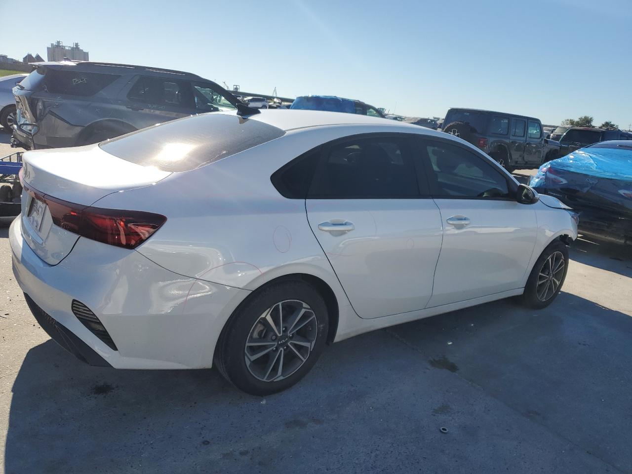 VIN 3KPF24AD0PE649733 2023 KIA FORTE no.3