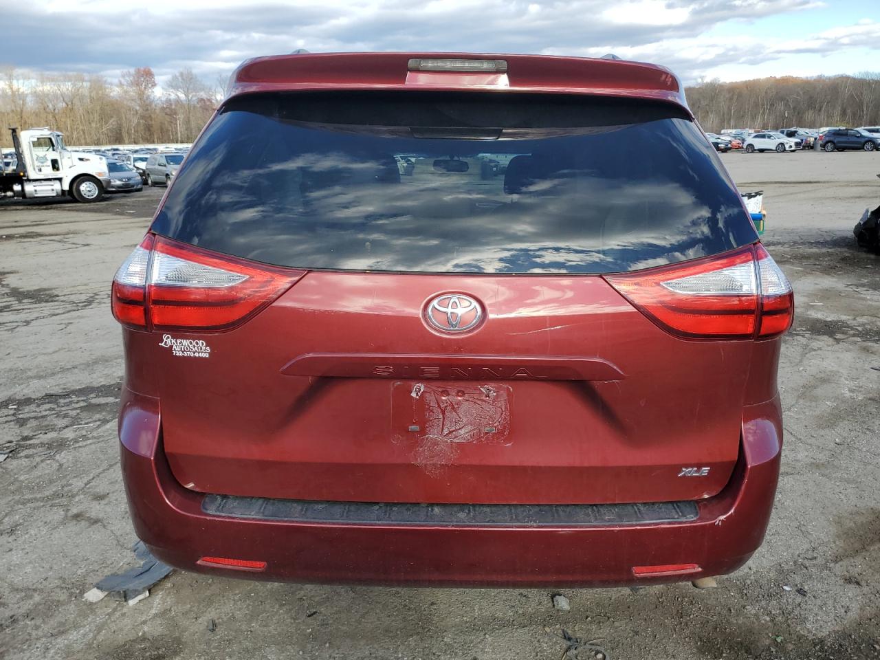 2017 Toyota Sienna - Image 6
