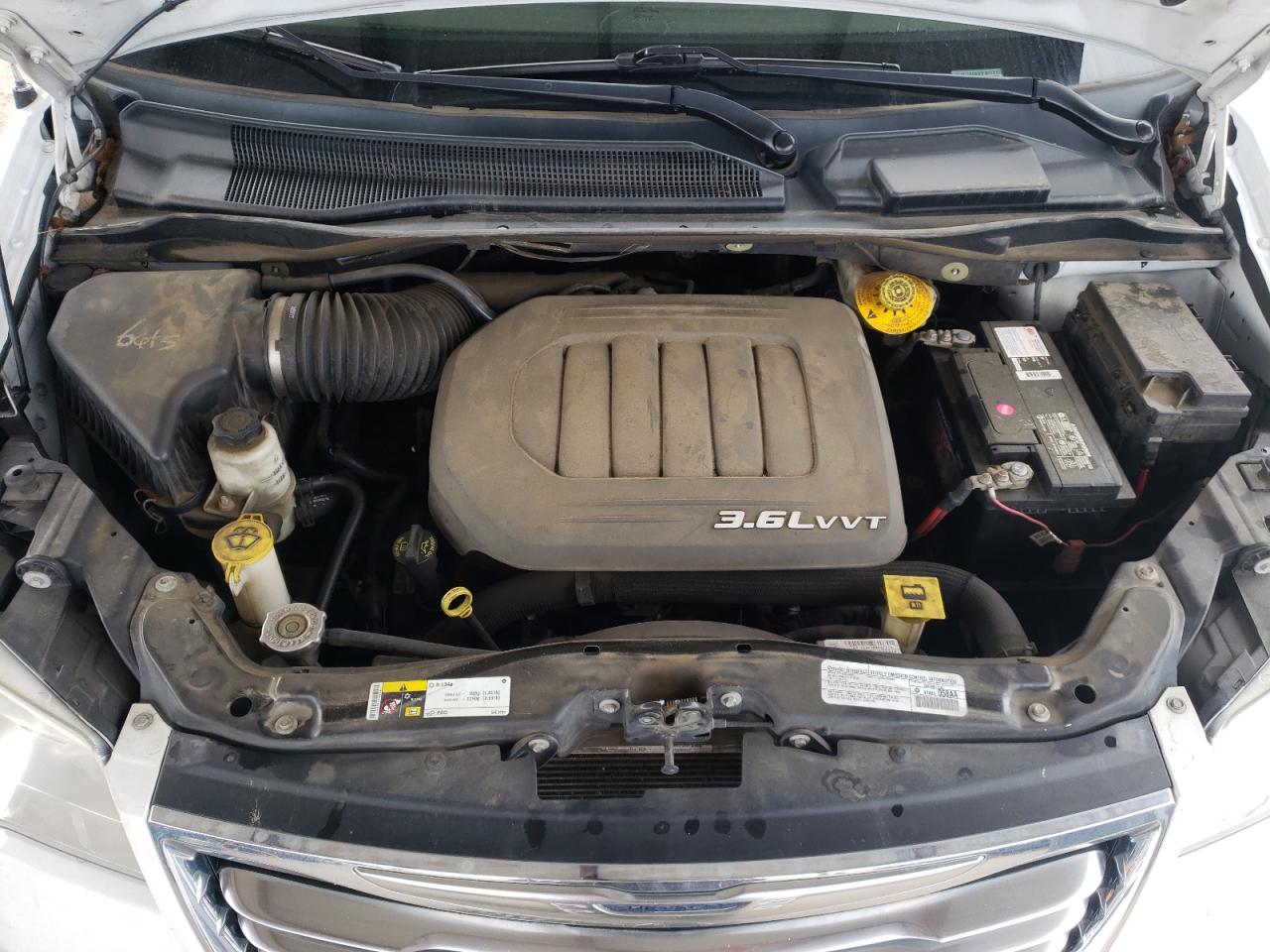 2014 Chrysler Town & Country - Image 13