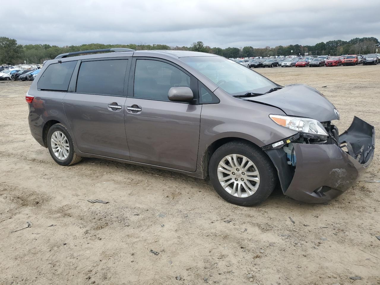 VIN 5TDYK3DC5GS691410 2016 TOYOTA All Models no.4