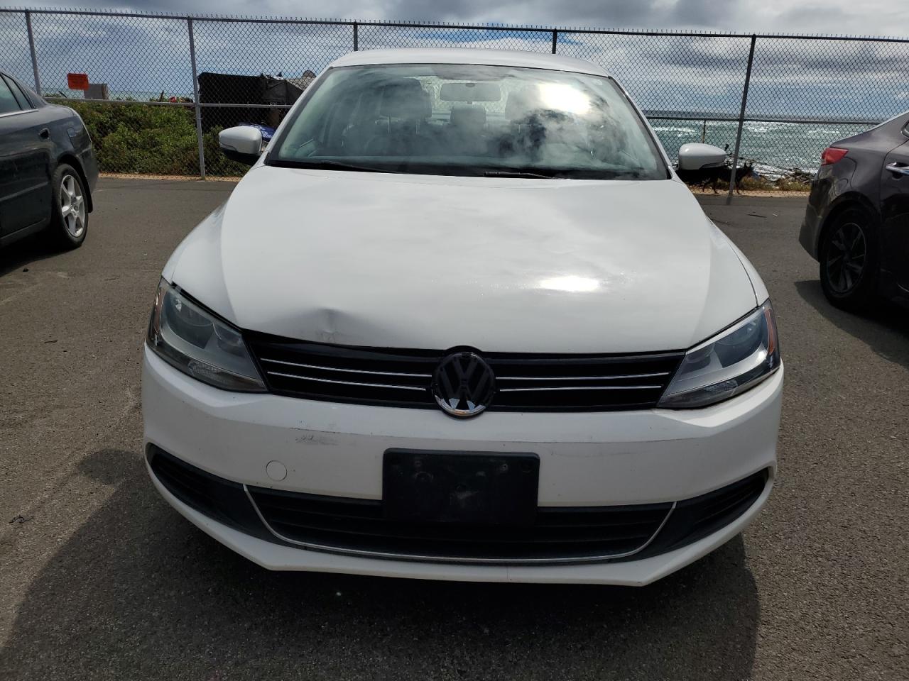 2014 Volkswagen Jetta - Image 5