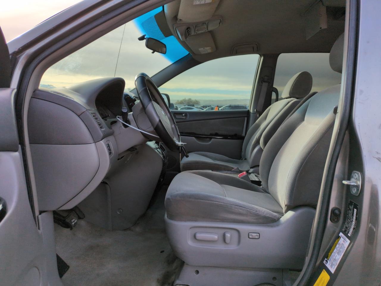 2005 Toyota Sienna - Image 7