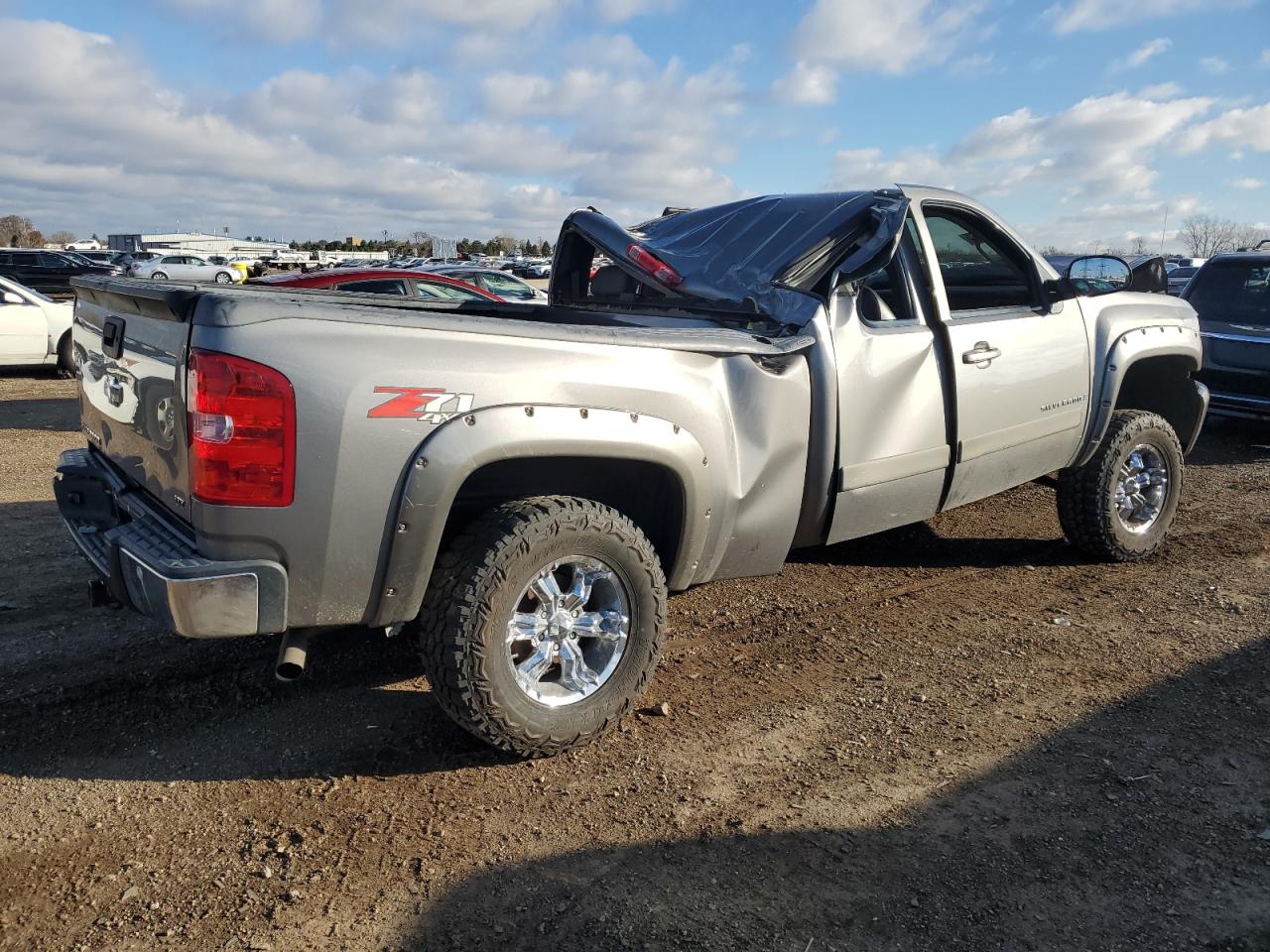 2007 Chevrolet Silverado - Image 3