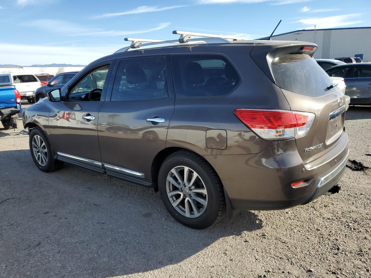 VIN 5N1AR2MN8FC682527 2015 NISSAN PATHFINDER no.2