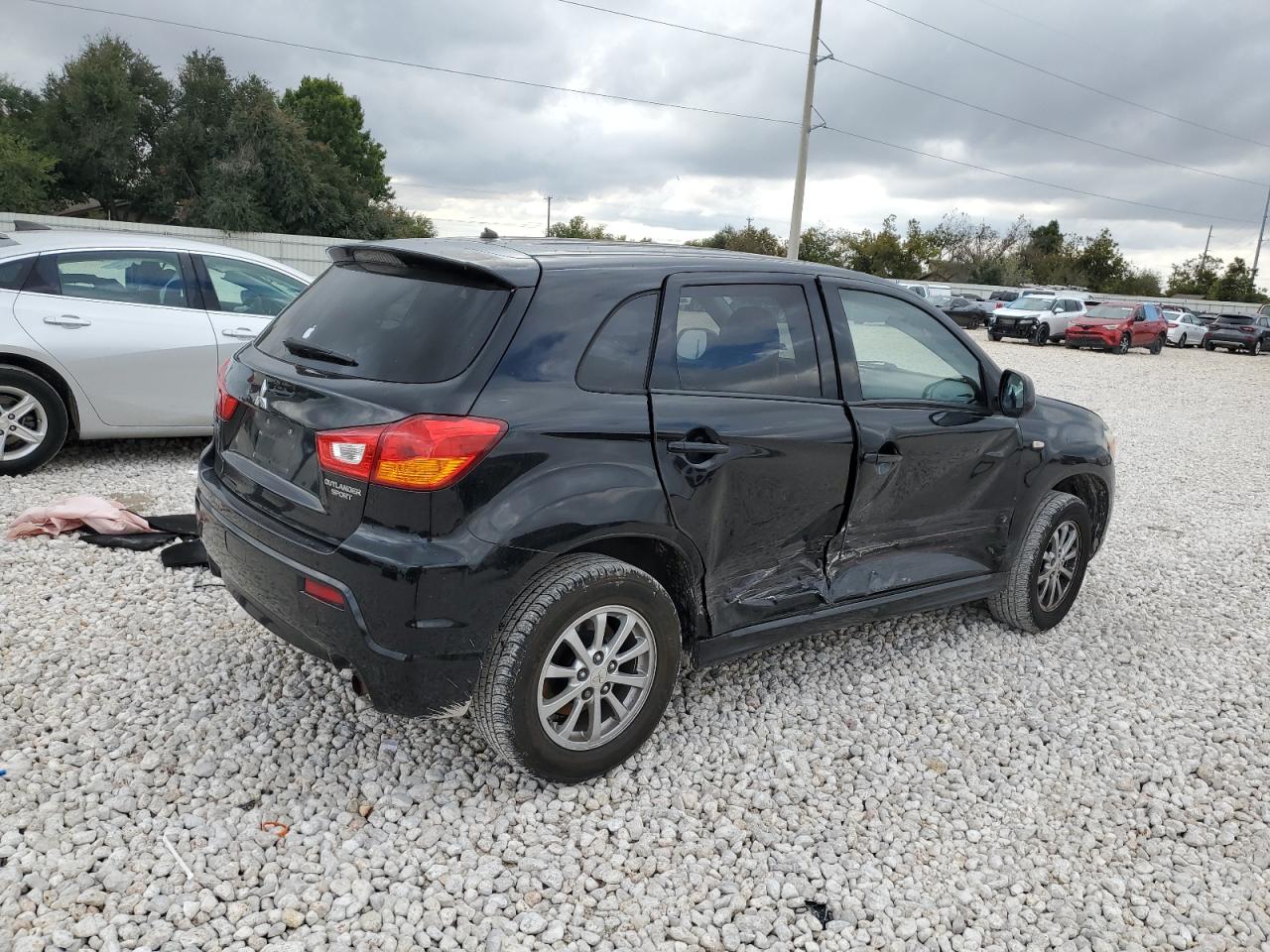 2011 Mitsubishi Outlander - Image 3