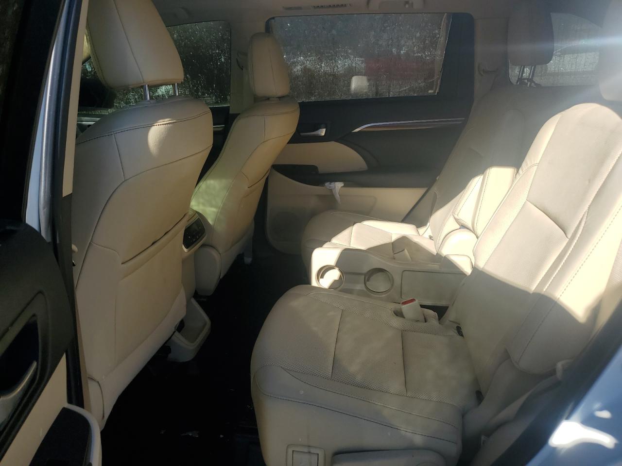 2019 Toyota Highlander - Image 11