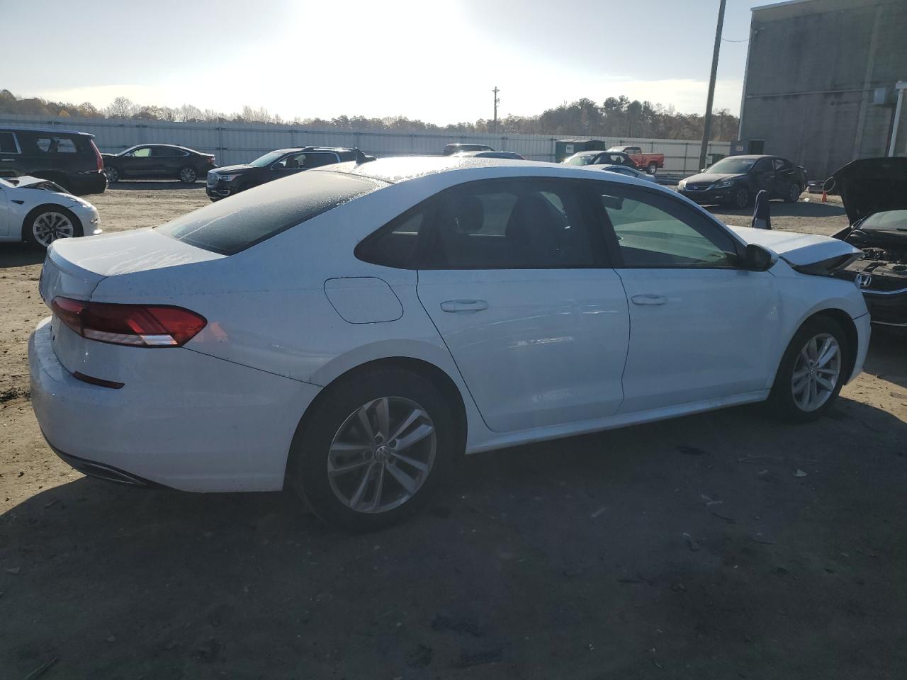 2021 Volkswagen Passat - Image 3