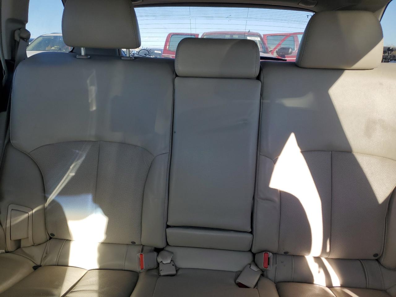 2011 Subaru Outback - Image 10