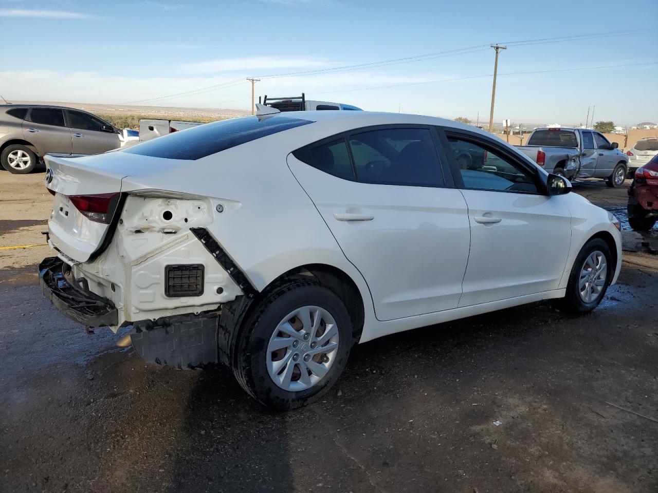 2017 Hyundai Elantra - Image 3