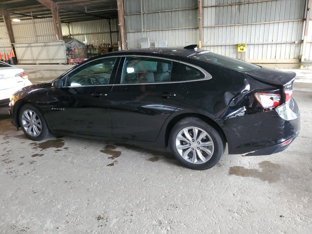 2023 Chevrolet Malibu - Image 2