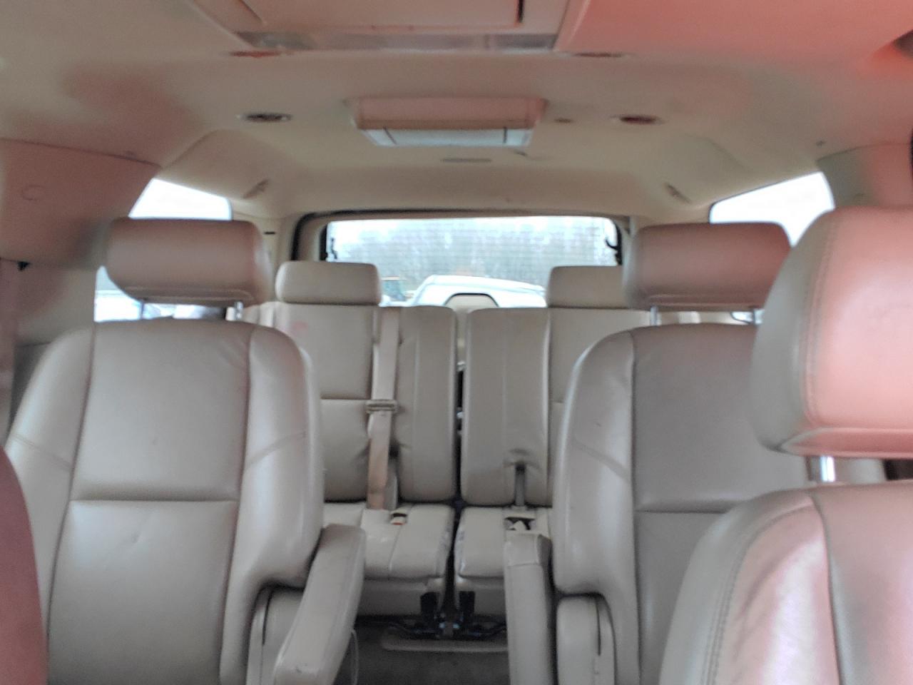 2009 Chevrolet Suburban - Image 10